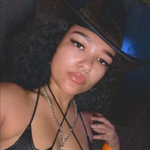 Meet your Posher, Amber